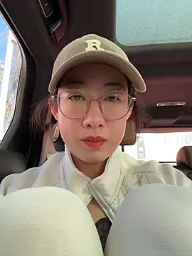 Weiwei103 - 戴乳铃