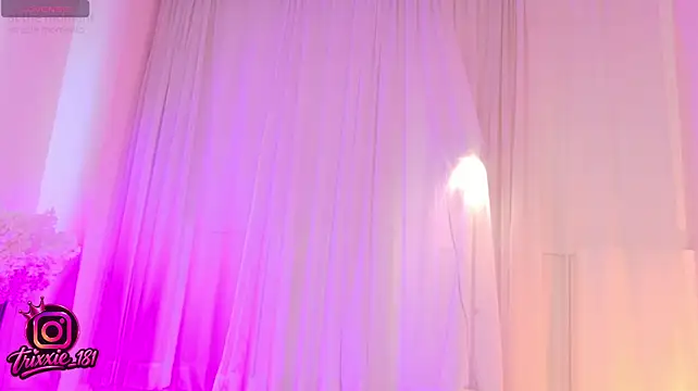 Trixxie_18 - show blowjob
