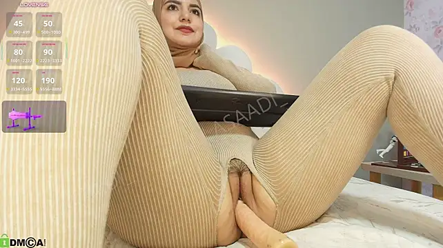 Dalilasaadi_ - glass plug on ass