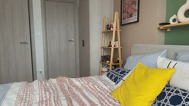 Anna_Six - twerk that booty with the slaps