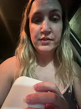 Bia_sexynovaes - Bia faz siririca pelada dentro do 🚗