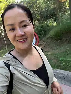 Amy1688 - 户外脱内裤M腿表演
