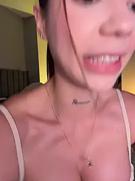 Evelyn_Claiire - cameltoe