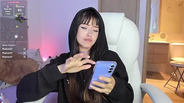 IIVY_KUSH - Massage those delicious tits with oil.