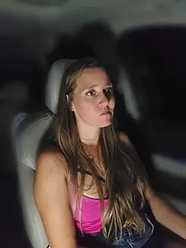 SkyelarSomer - 🤫Play with Pussy Friend can see 👀