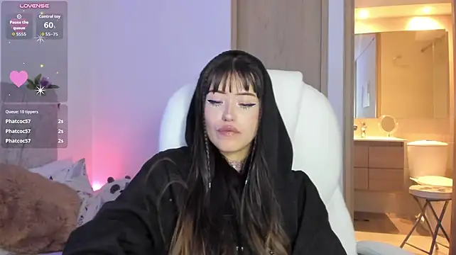 IIVY_KUSH - Massage those delicious tits with oil.
