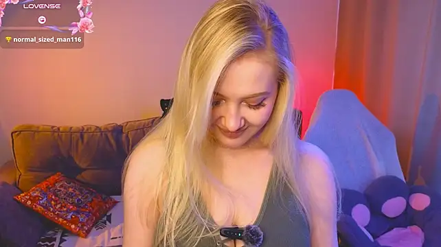 OliviaBrownn - 👽Shake ass close to cam 👽
