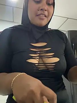 Aylin_arabic - I rub my ass and it throbs.