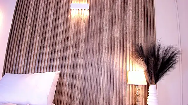 Vivienne_DeLacourt - 🍑 Riding the dildo