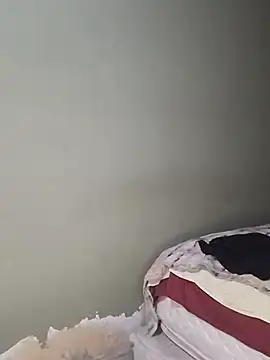Lucia1002 - Twerking en 4 sin tanga en la cama