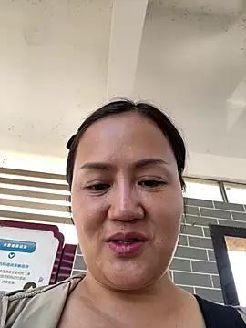 Amy1688 - 户外脱内裤M腿表演