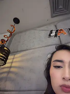 IvonneOwen - DOMI on clit while FINGERING