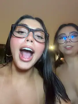 Zui_lu - pinch tits