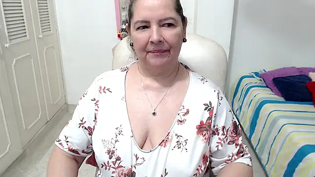 Leonela_69 - mommy is horny come play with me