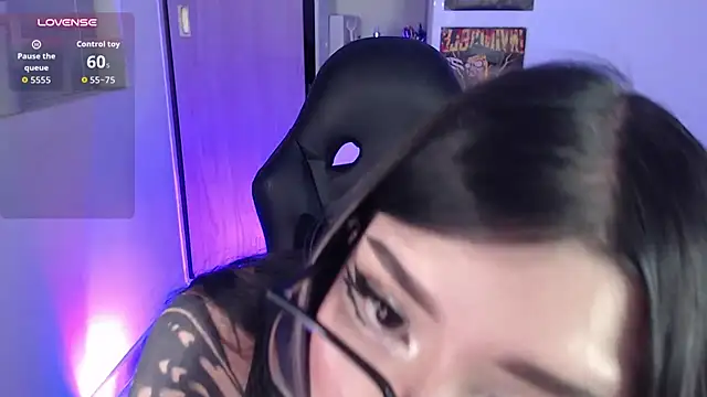 Dark_Dolll - fingers in my mouth