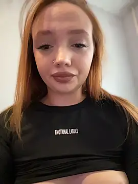 LisaCatt - play with nipples for 6 minutes