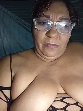 RoxanaQueen_ - Oil on my big ass 😈