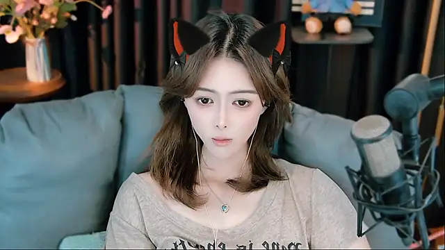 Ava-bady - 生活奇奇怪怪，我要可可耐耐~换睡衣深蹲15下~