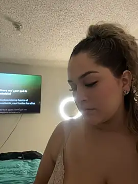 Sara_smiiith211 - Take off my bra in public