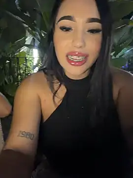 SofiaWildee - Take off my panties here 🤫🤫