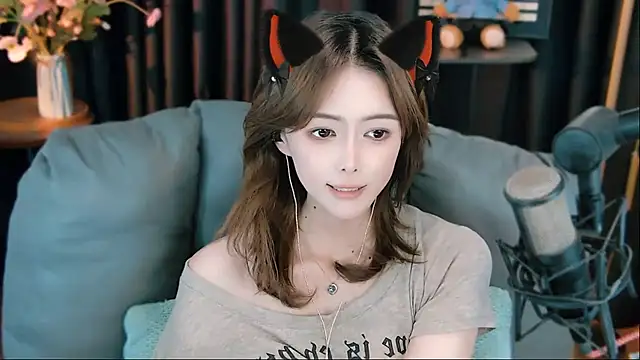 Ava-bady - 生活奇奇怪怪，我要可可耐耐~换睡衣深蹲15下~