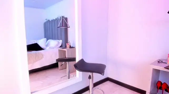 Naomi___x - SPREAD ASS WITH TWO HANDS 🍑