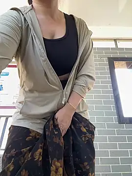 Amy1688 - 户外脱内裤M腿表演