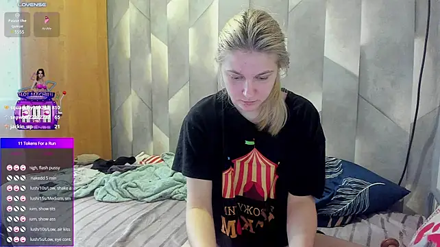 Tiny_Kiss - finger in ass