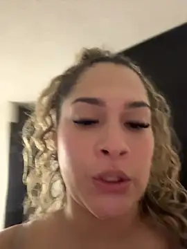 Sara_smiiith211 - Take off my bra in public