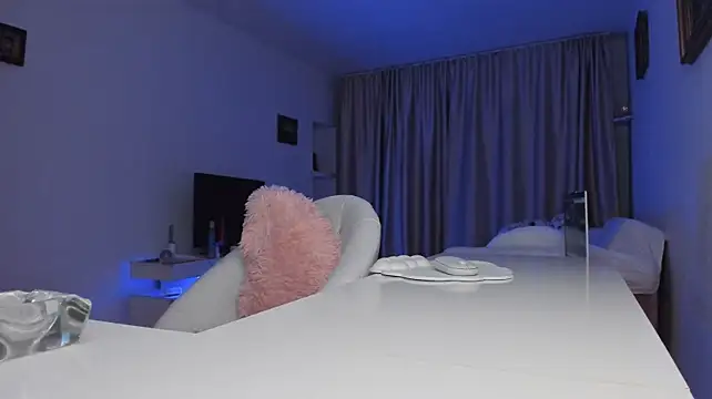 Xqueenyasmine - How well can you pamper your Goddess ?