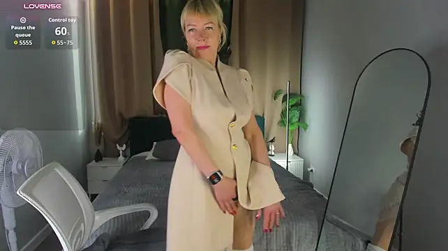 Ann_Annise - Spank my ass in Doga position 10 times