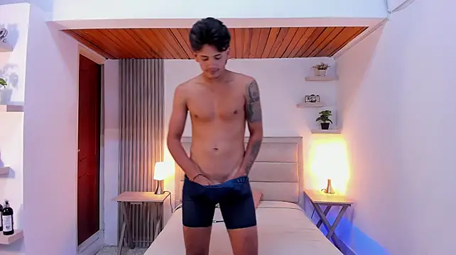 Dolls_Wallen - Danna twerk with oil in her ass
