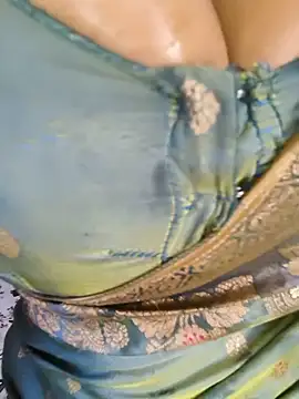 SO-CUTE-MERRY- - Full nude show