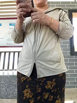 Amy1688 - 户外脱内裤M腿表演