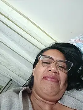 Emilif_ - Montar Almohada + Fingir Orgasmos