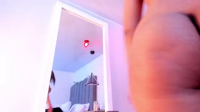 Naomi___x - SPREAD ASS WITH TWO HANDS 🍑
