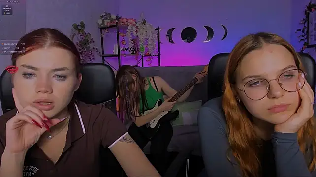 Isabel_wave - show ass 2 girls