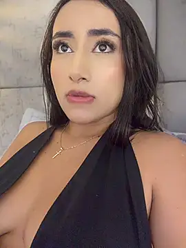 IvonneOwen - DOMI on clit while FINGERING