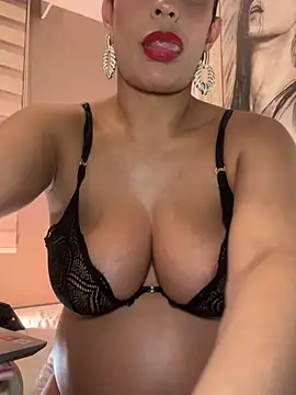 Mau_White - show tits and play with my nipples