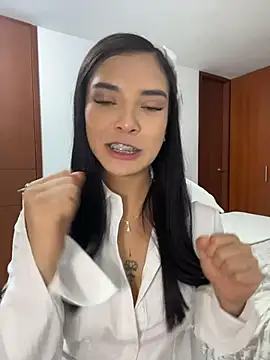 Eileensophi - CREAM ON MY BOOBS
