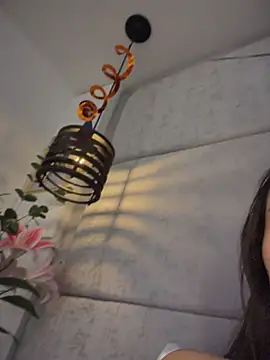 IvonneOwen - DOMI on clit while FINGERING
