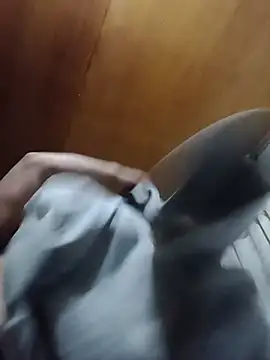 Emilif_ - Montar Almohada + Fingir Orgasmos