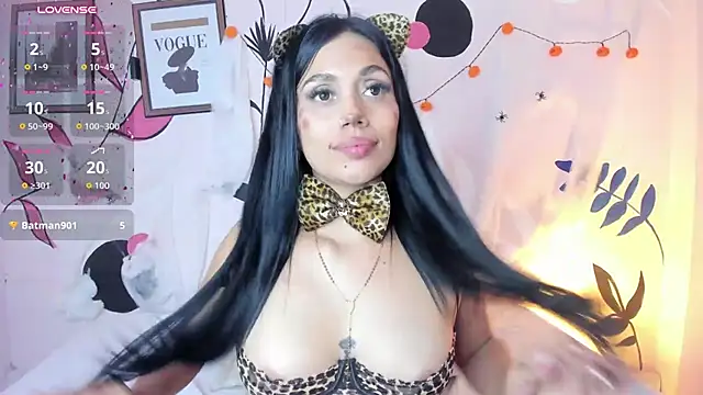GabiHills - Cameltoe whit legs open 🔥