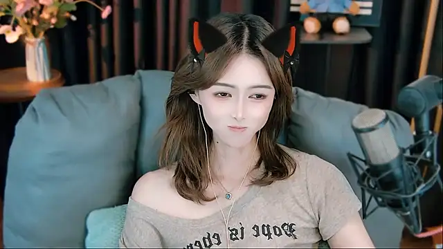 Ava-bady - 生活奇奇怪怪，我要可可耐耐~换睡衣深蹲15下~