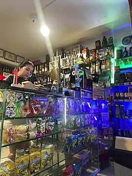 Evelyn_1702 - Show your ass in the store's bathroom