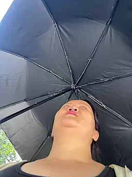 Amy1688 - 户外脱内裤M腿表演