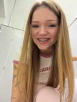 StreetSquirt - bouncing boobs in men’s wc