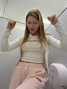 StreetSquirt - bouncing boobs in men’s wc