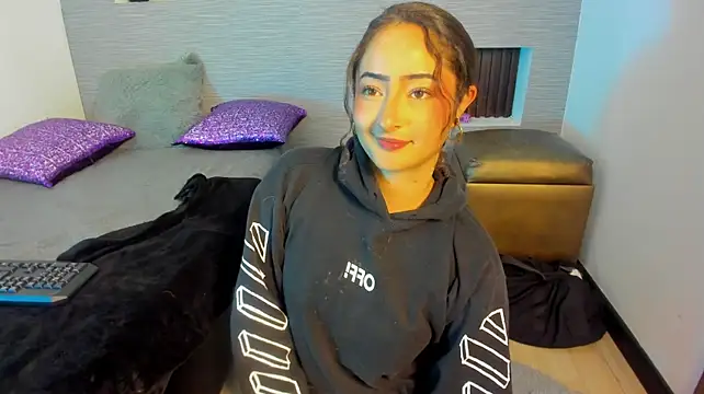 Rebbeca_Dreams - I get on my knees and start sucking slow