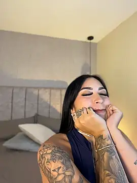 Kathecute__ - SEXY SYTRIPTEASE FOR YOU,PLUGG IN ASS🔥